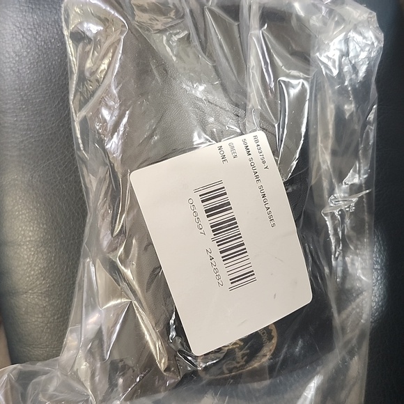 Ray-Ban RB433759 square sunglasses in polished military green. 59mm - Picture 4 of 4